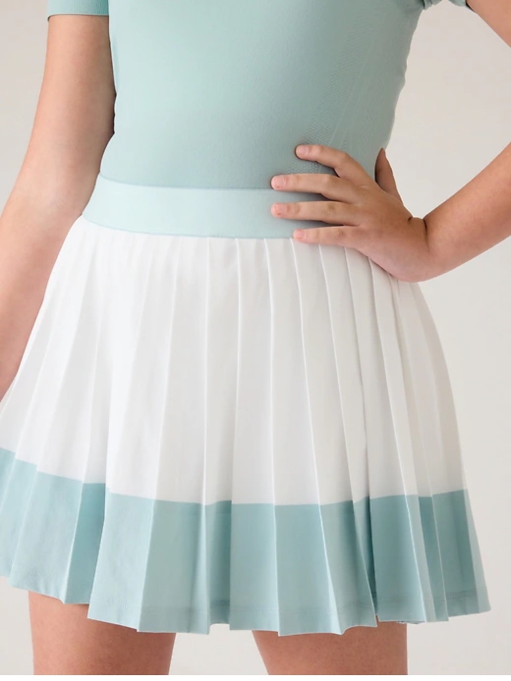 Athleta girls Pleated Mini Skirt in Mint and White Colorblock